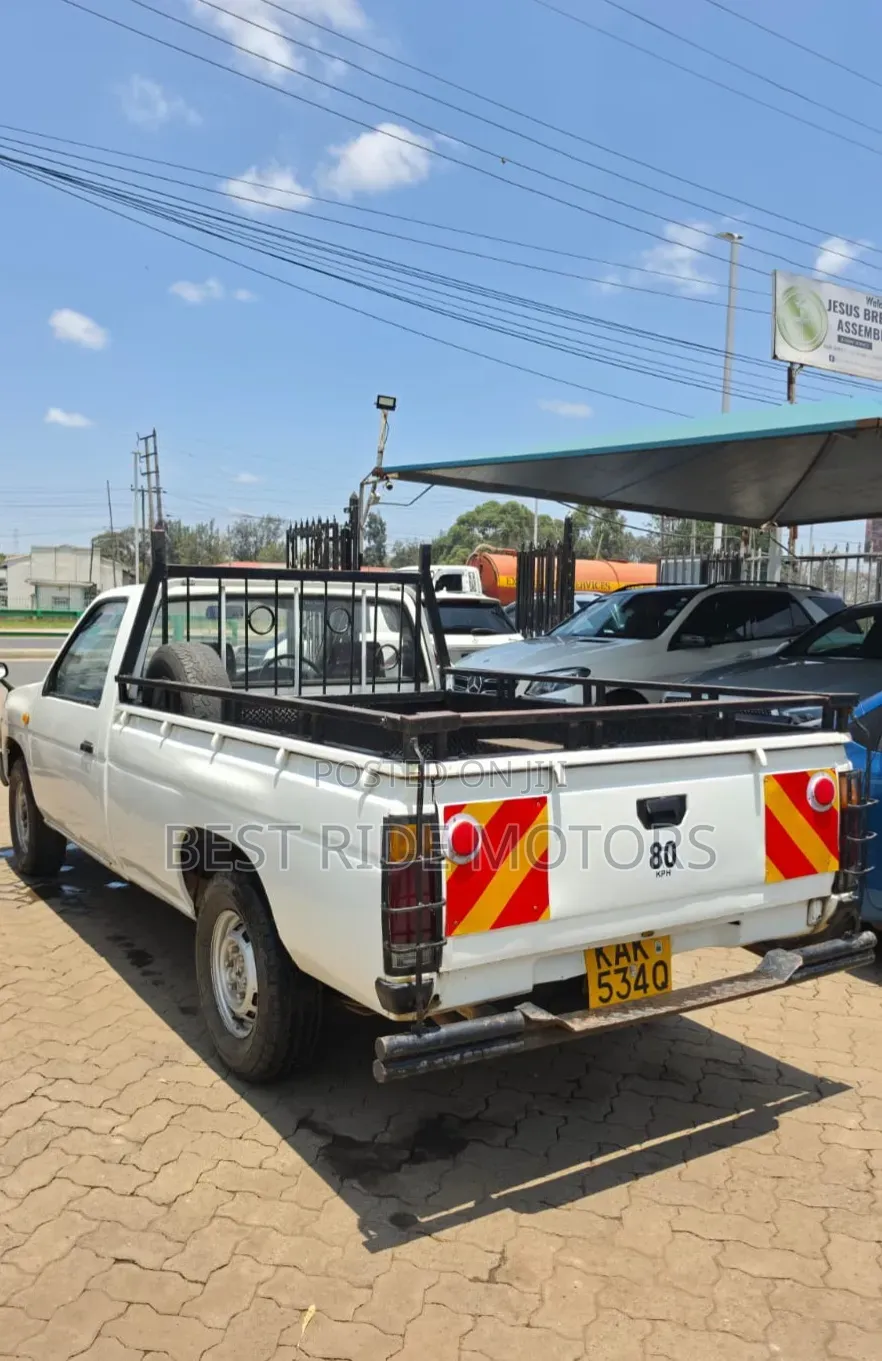 Nissan Pick-Up 2019 White