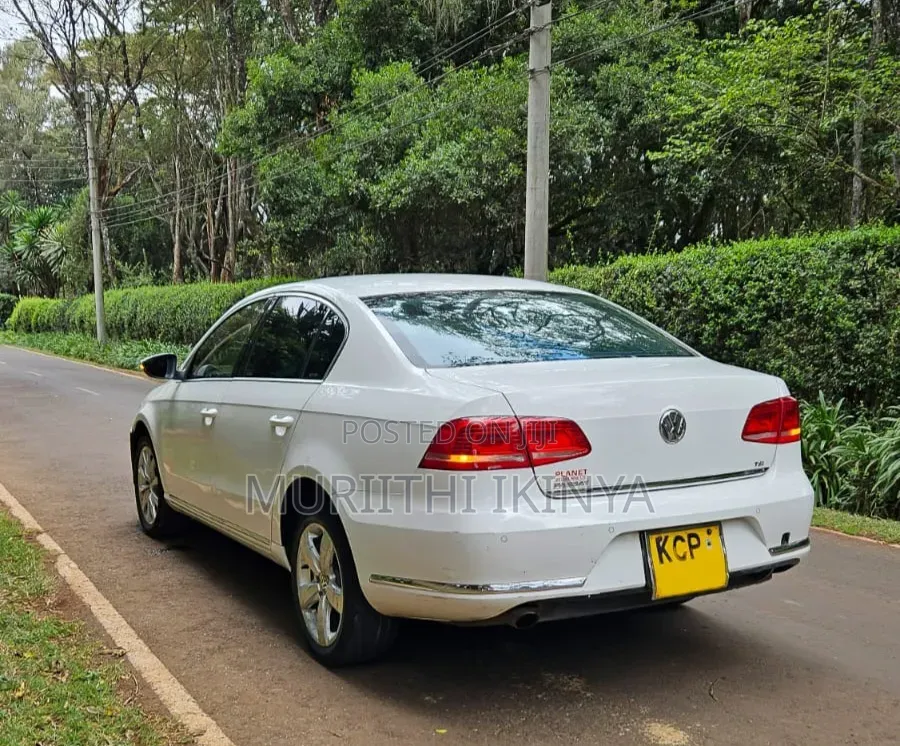 Volkswagen Passat 2011 White