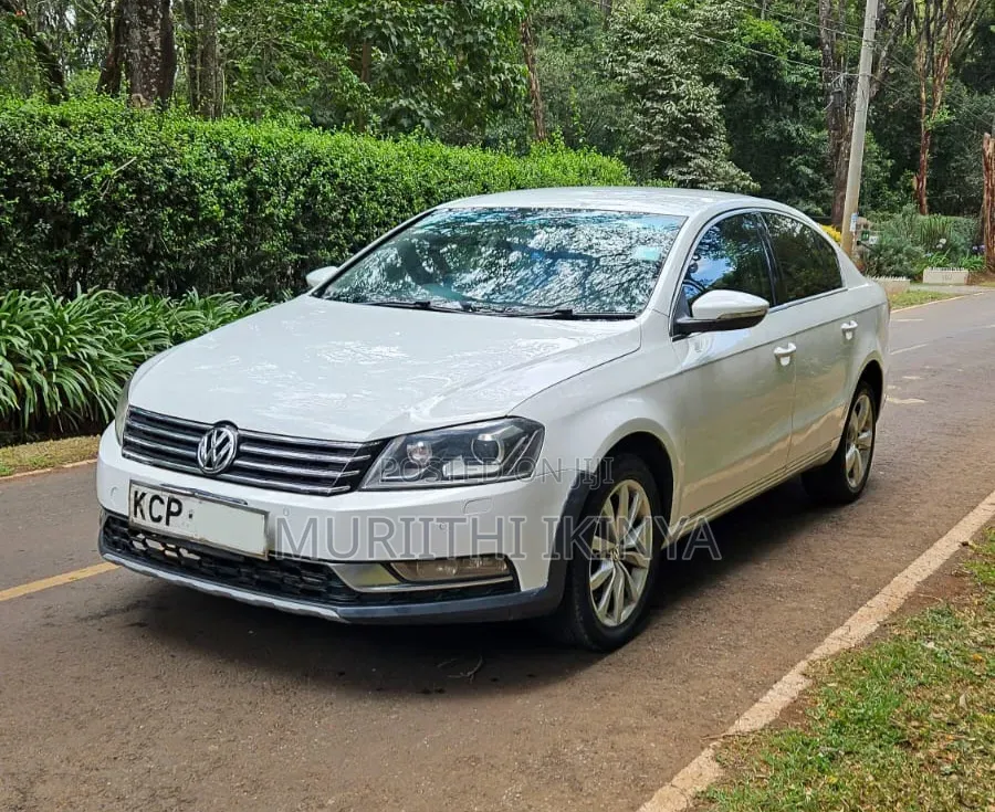 Volkswagen Passat 2011 White