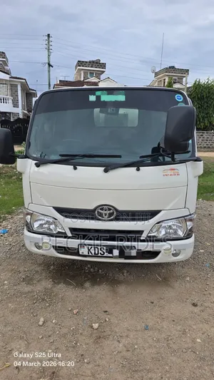 Toyota Dyna Refrigerator Truck 2017 White
