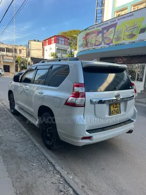 Toyota Land Cruiser Prado 2017 White