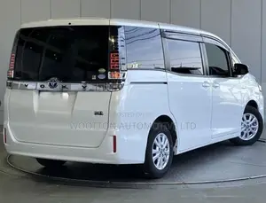 Toyota Voxy 2019 Pearl