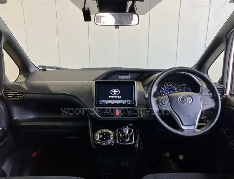 Toyota Voxy 2019 Pearl
