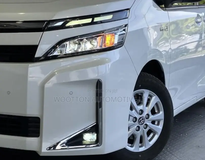 Toyota Voxy 2019 Pearl