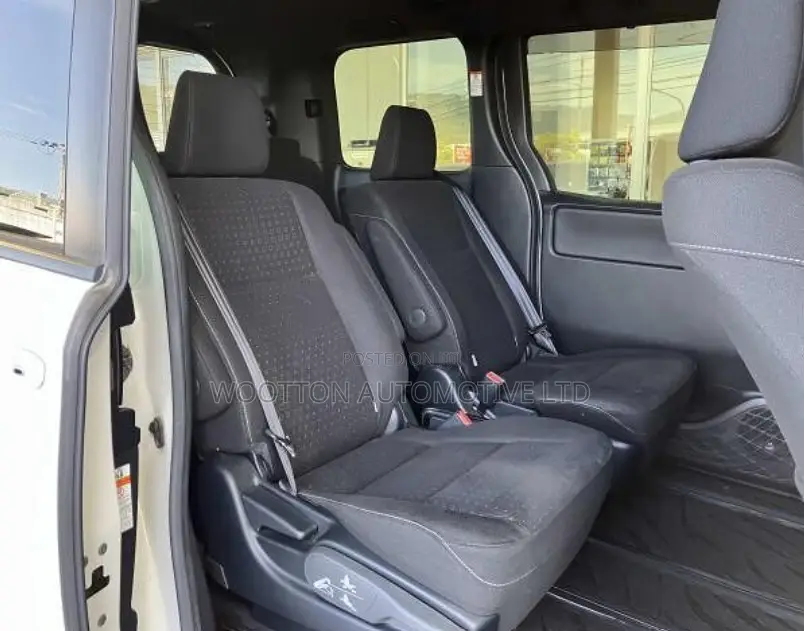 Toyota Voxy 2019 Pearl