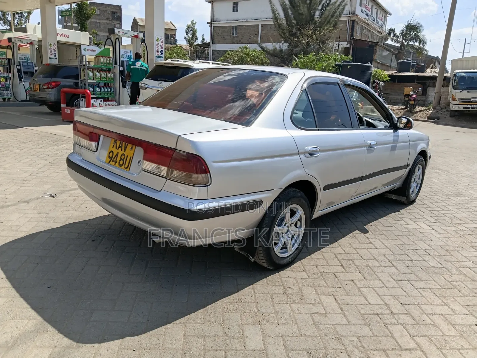 Nissan FB15 2000 Silver