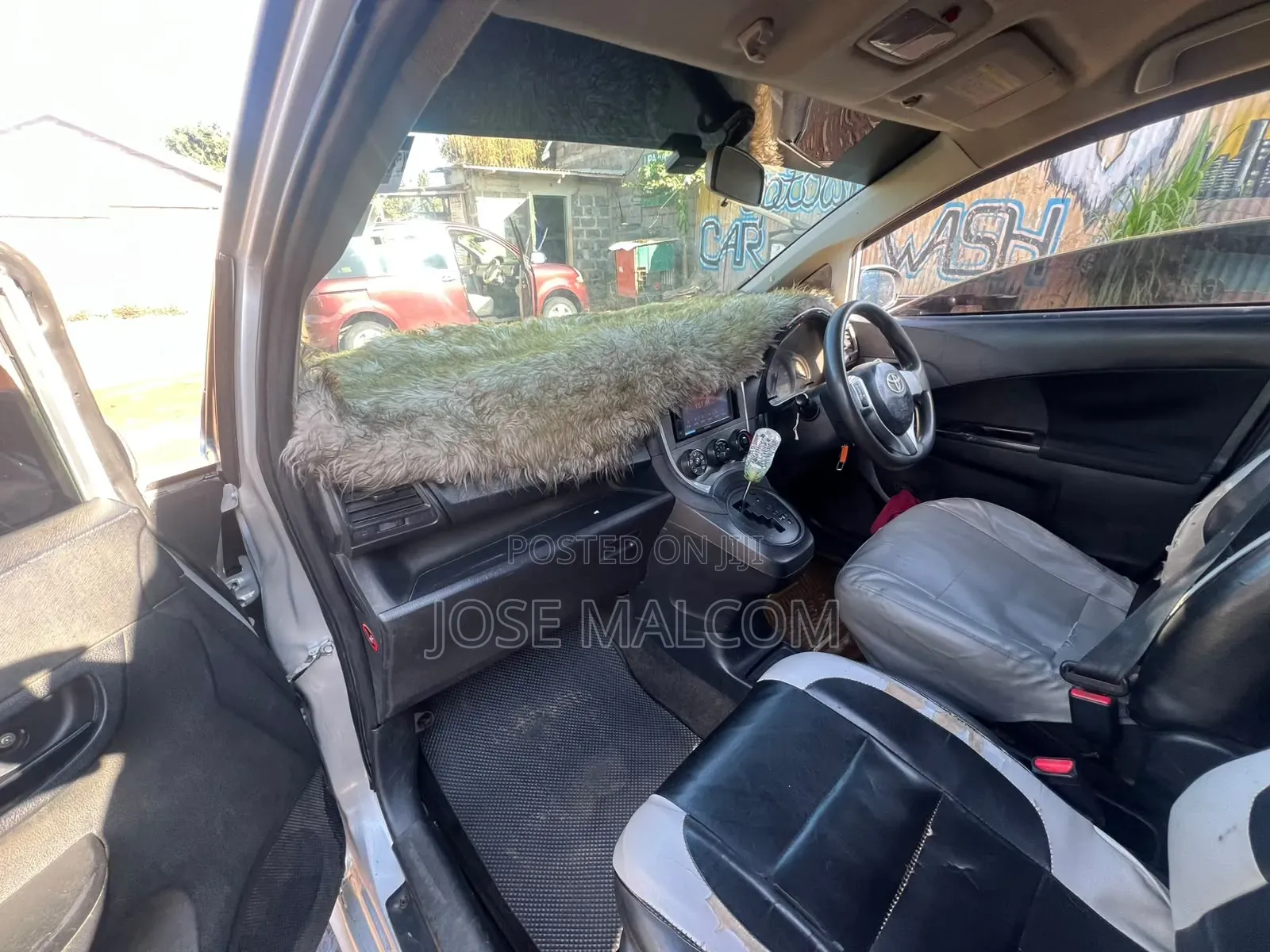 Toyota Ractis 1.3 FWD 2011 Silver