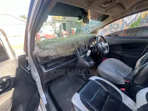 Toyota Ractis 1.3 FWD 2011 Silver