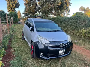 Toyota Ractis 1.3 FWD 2011 Silver