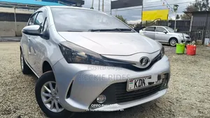 Toyota Vitz 2016 Silver