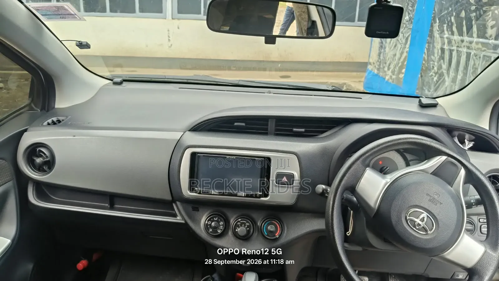 Toyota Vitz 2016 Silver