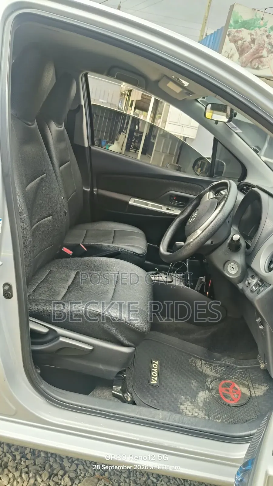 Toyota Vitz 2016 Silver