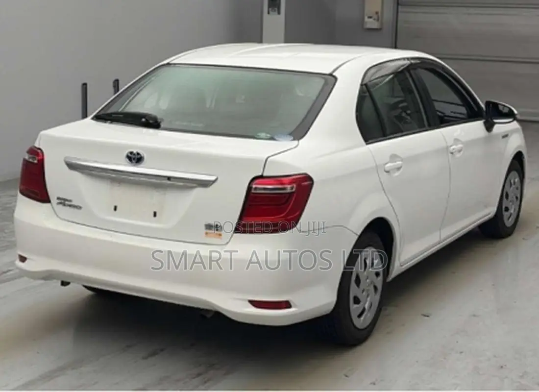 Toyota Axio 1.5 Hybrid 2WD 2019 White