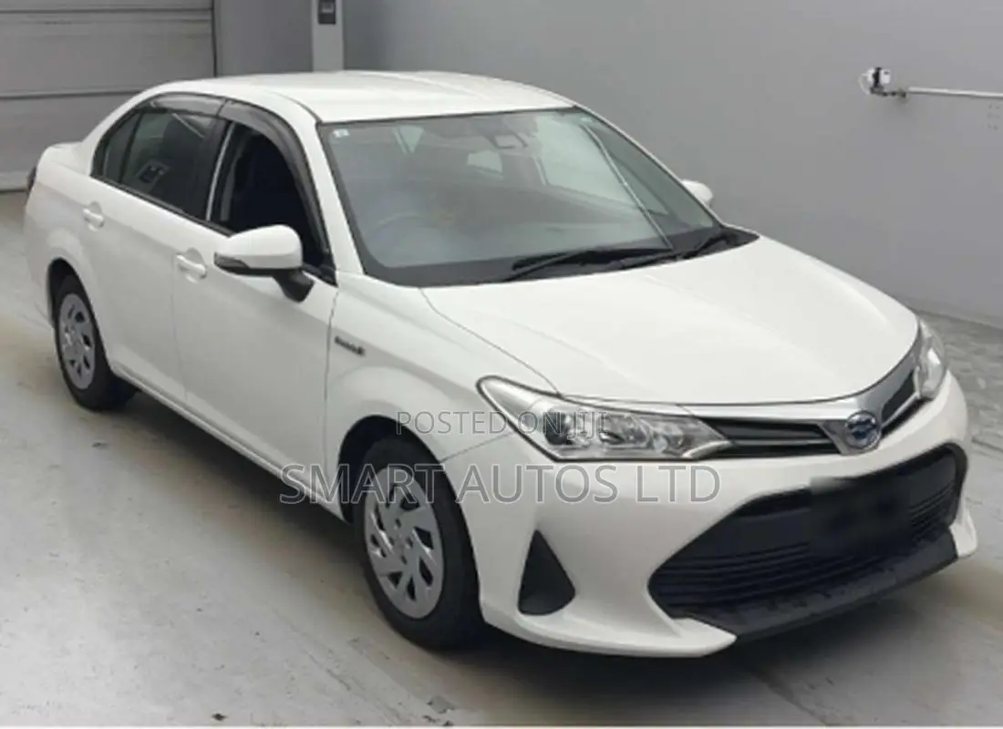 Toyota Axio 1.5 Hybrid 2WD 2019 White