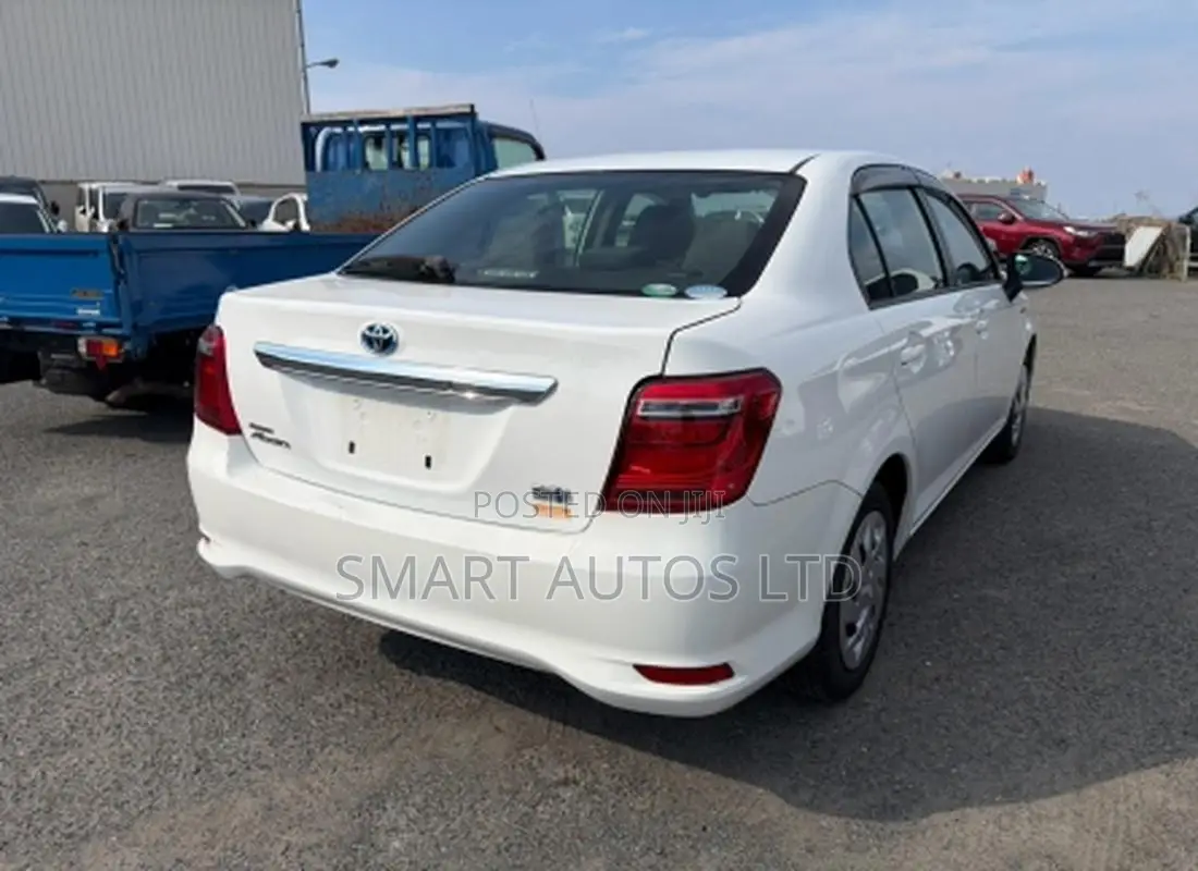 Toyota Axio 1.5 Hybrid 2WD 2019 White