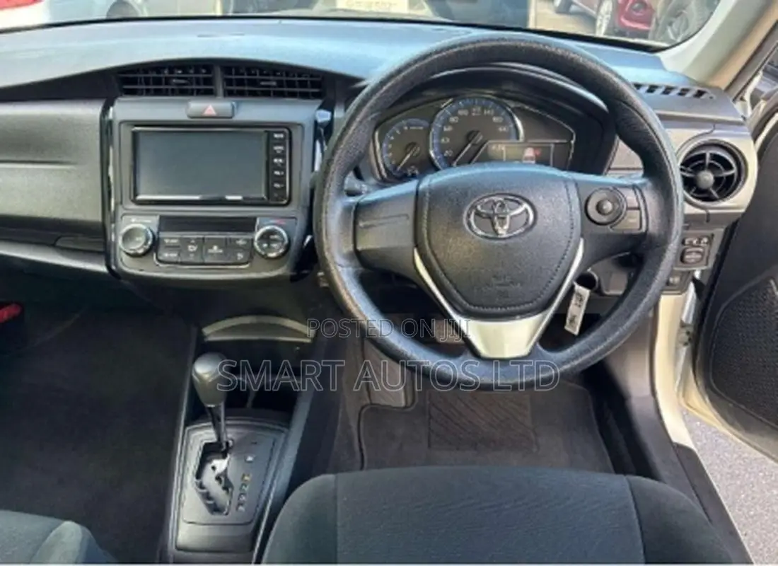 Toyota Axio 1.5 Hybrid 2WD 2019 White