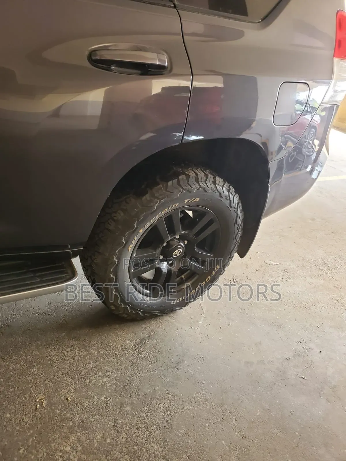 Toyota Land Cruiser Prado KAKADU 2013 Gray