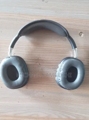 Am Selling My Head Phones
