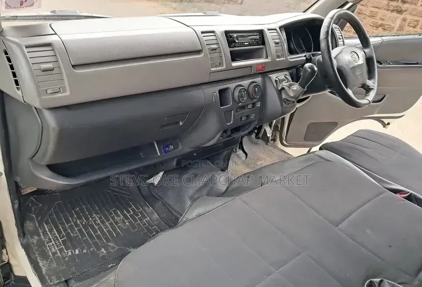 Toyota HiAce 2013