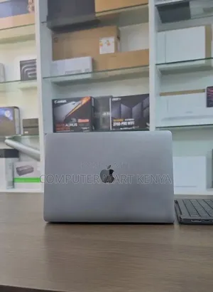 New Laptop Apple MacBook Pro 2019 16GB Intel Core i5 SSD 256GB