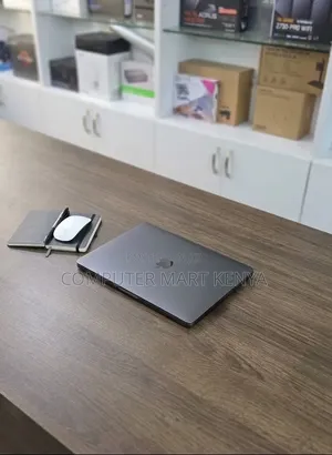 New Laptop Apple MacBook Pro 2019 8GB Intel Core i5 SSD 512GB