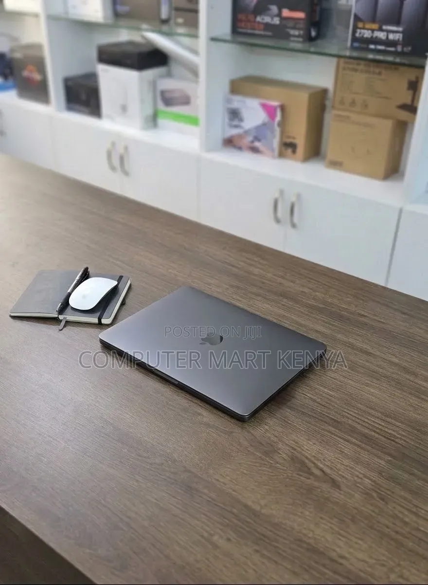 New Laptop Apple MacBook Pro 2019 8GB Intel Core i5 SSD 512GB
