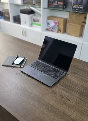 New Laptop Apple MacBook Pro 2019 8GB Intel Core i5 SSD 512GB