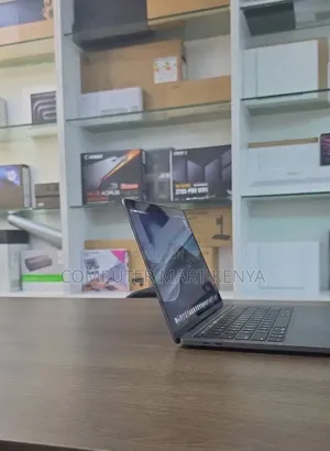 New Laptop Apple MacBook Pro 2019 8GB Intel Core i5 SSD 512GB