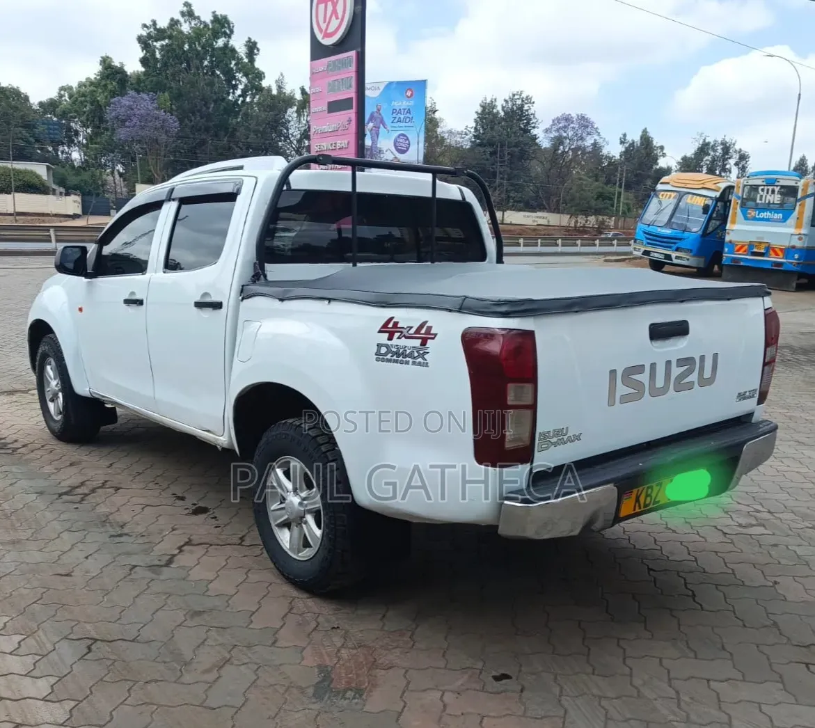 Isuzu D-MAX 2013 White