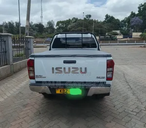 Isuzu D-MAX 2013 White