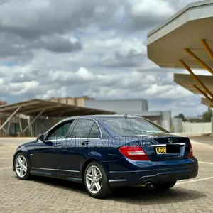 Mercedes-Benz C200 2012 Blue