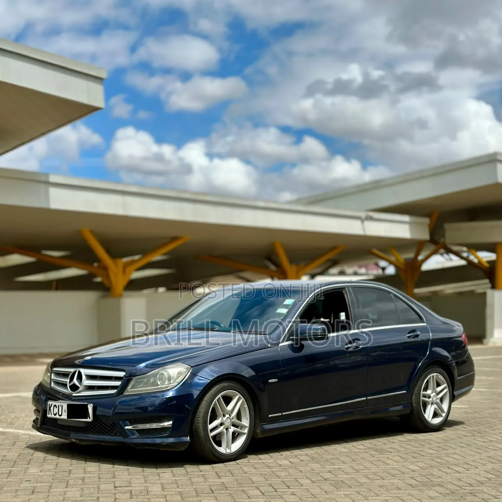 Mercedes-Benz C200 2012 Blue