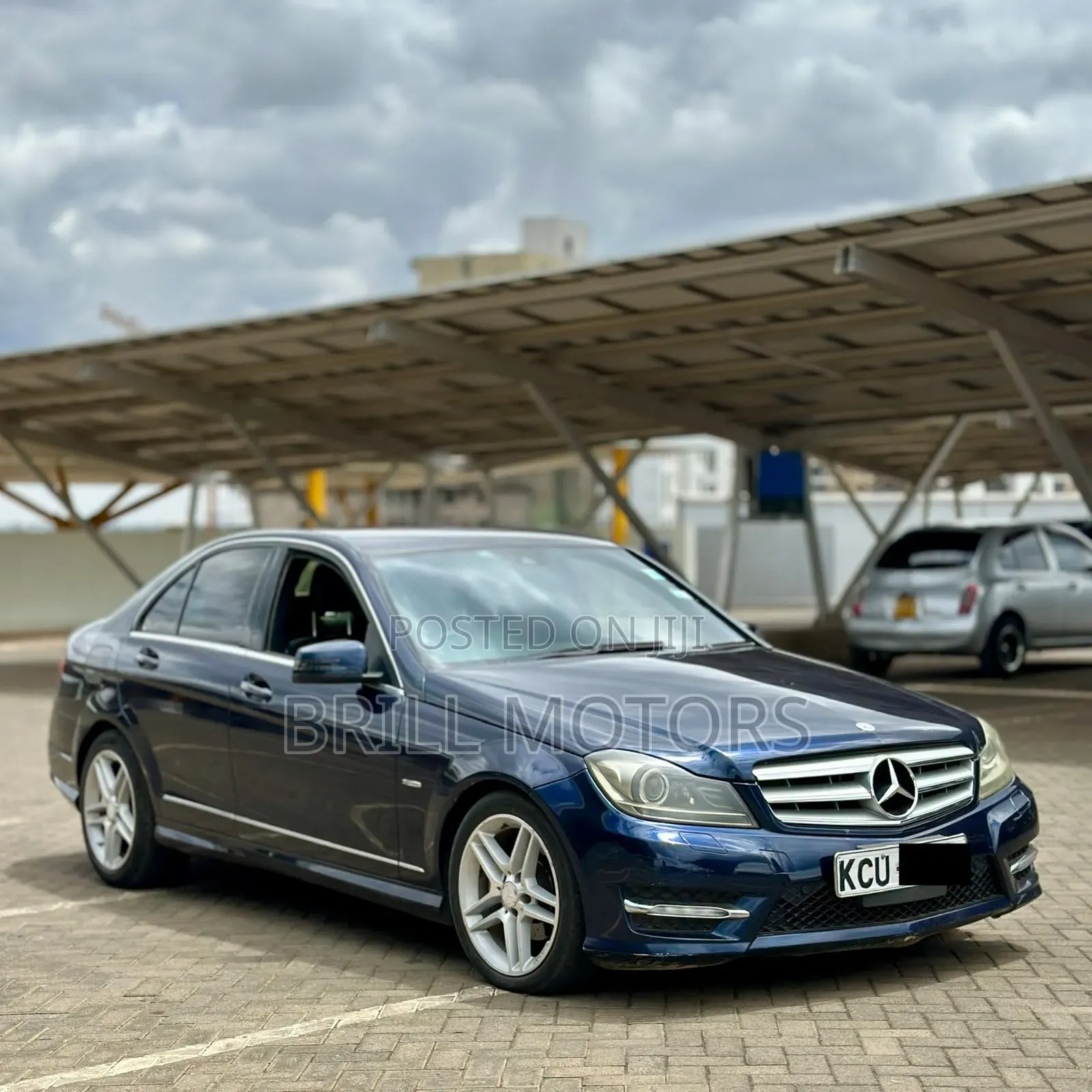 Mercedes-Benz C200 2012 Blue