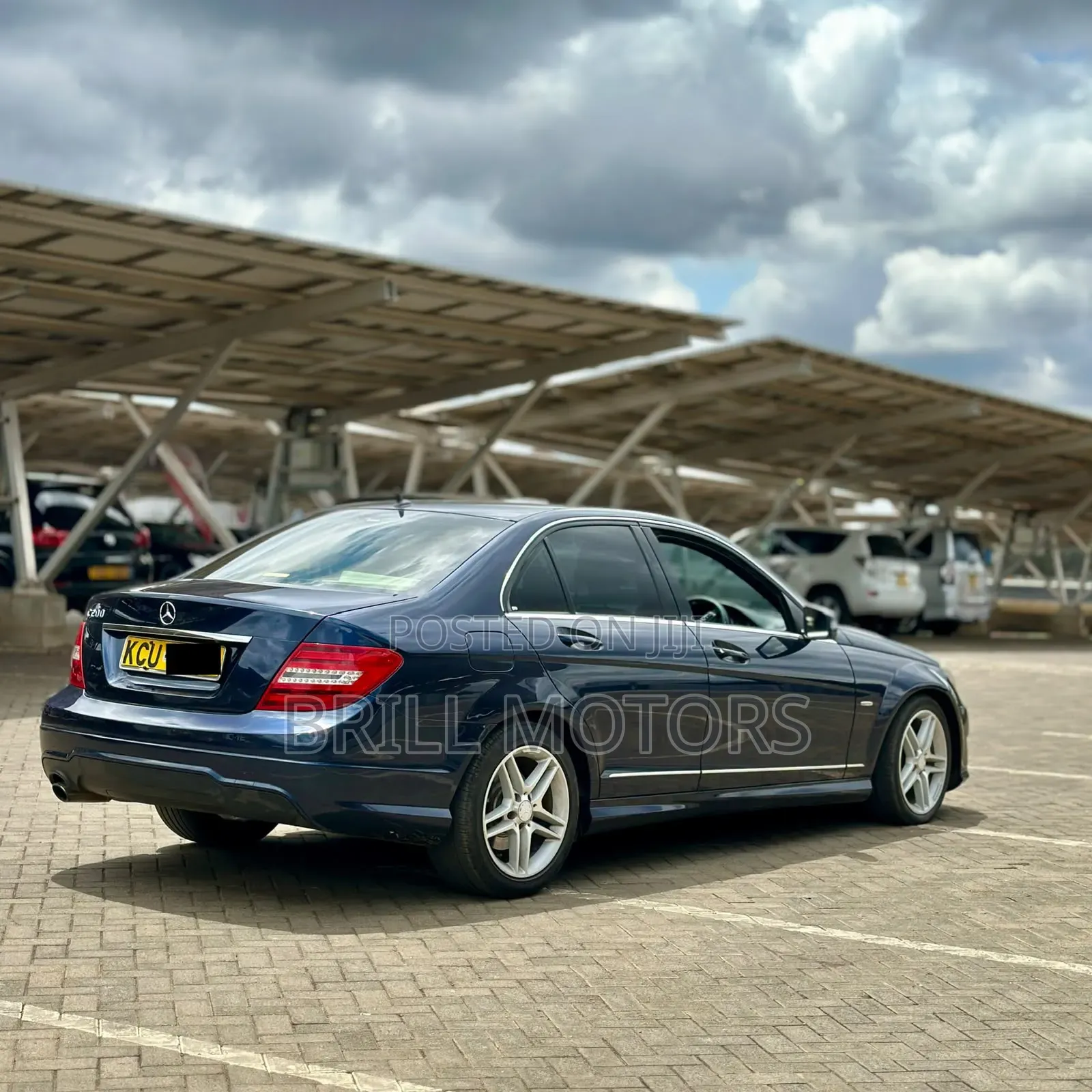 Mercedes-Benz C200 2012 Blue