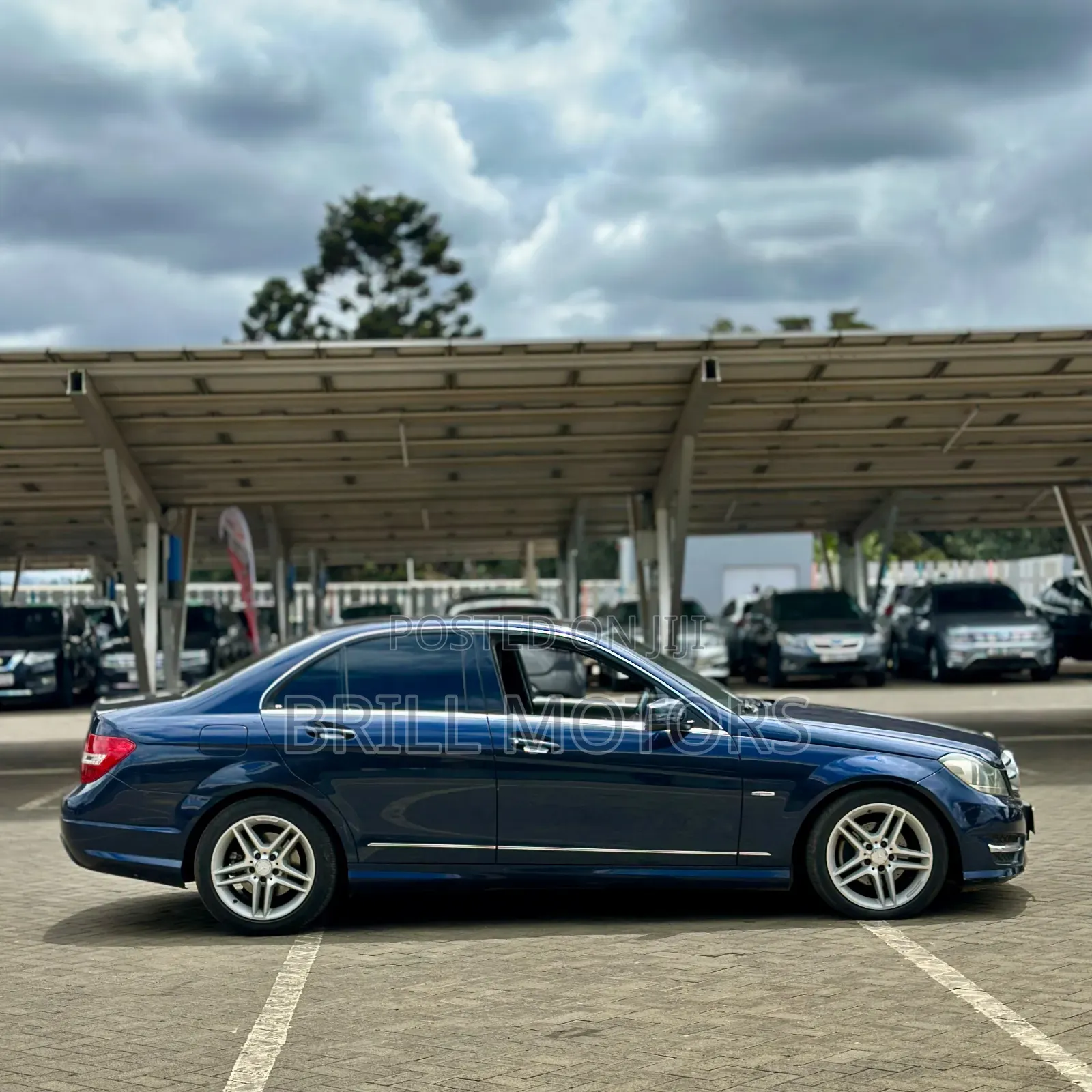 Mercedes-Benz C200 2012 Blue