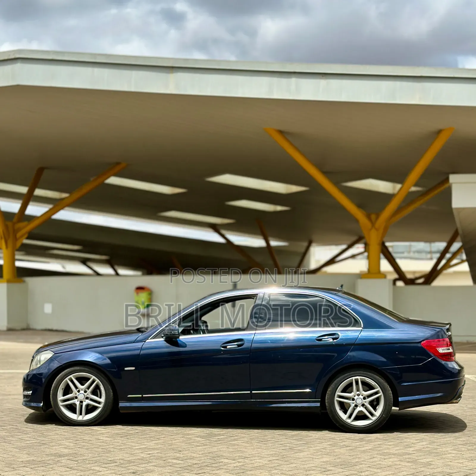 Mercedes-Benz C200 2012 Blue