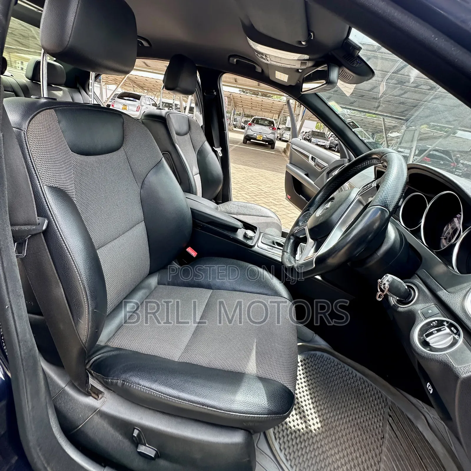 Mercedes-Benz C200 2012 Blue