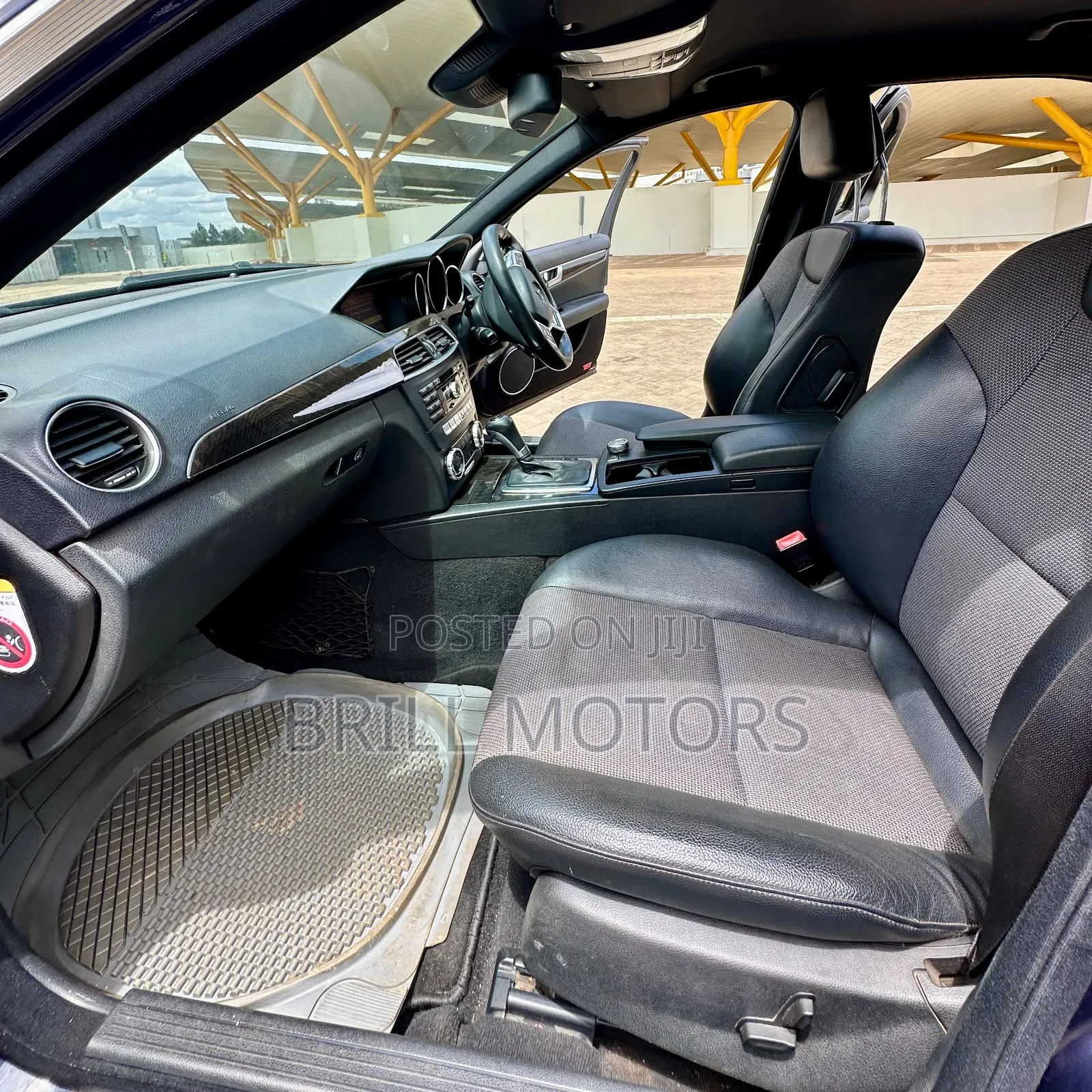 Mercedes-Benz C200 2012 Blue