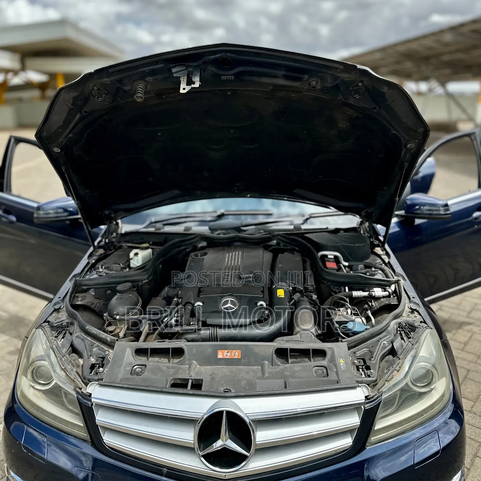 Mercedes-Benz C200 2012 Blue