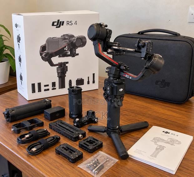 DJI RS 4 Camera Gimbal - main view