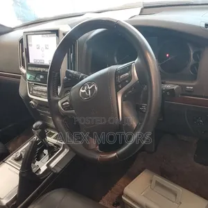 Toyota Land Cruiser 2019 White