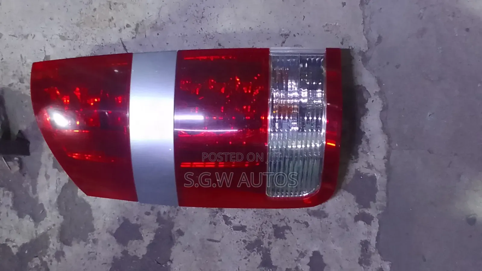 Toyota Noah Taillight (2005)