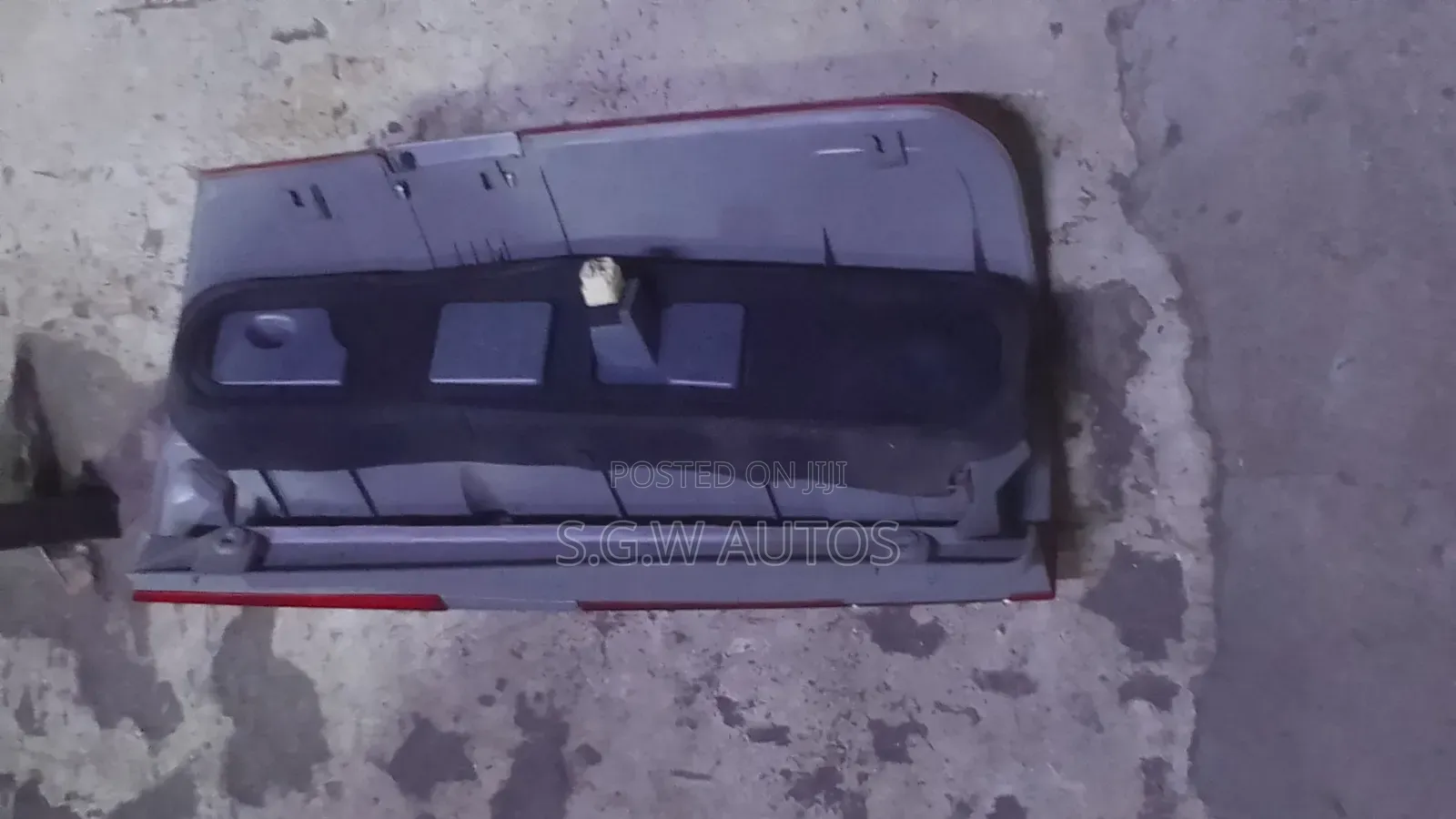 Toyota Noah Taillight (2005)