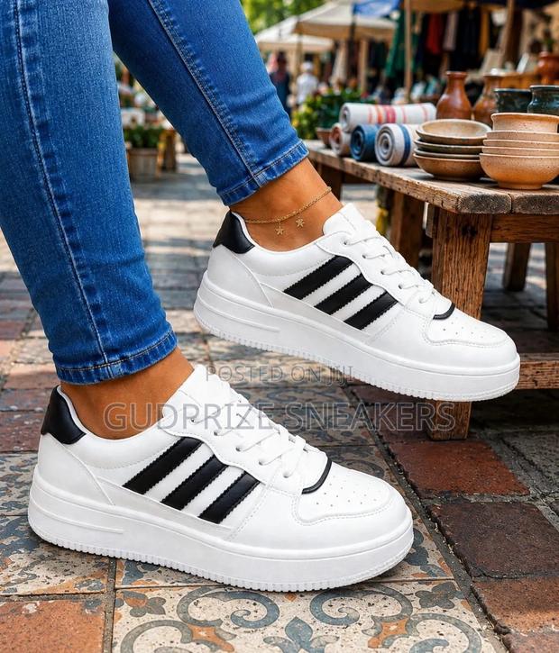 Classic Sneakers - thumbnail 3