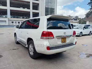Toyota Land Cruiser 2015 White