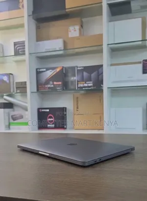 New Laptop Apple MacBook Pro 2018 16GB Intel Core i7 SSD 512GB