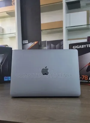 New Laptop Apple MacBook Pro 2018 16GB Intel Core i7 SSD 512GB