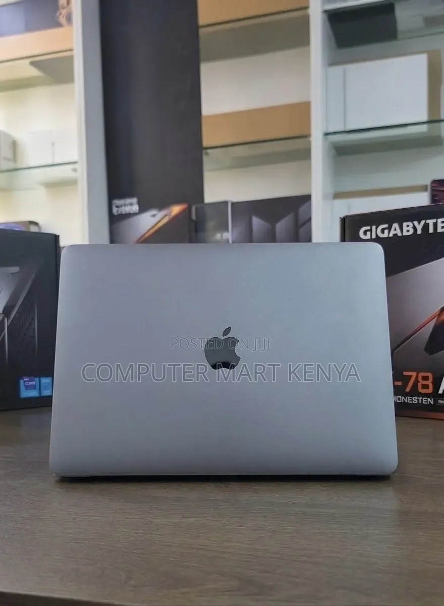 New Laptop Apple MacBook Pro 2018 16GB Intel Core i7 SSD 512GB