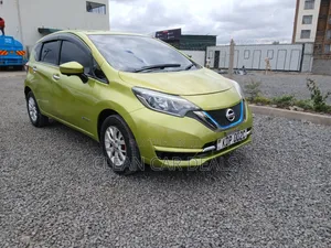 Nissan Note 2017 Green
