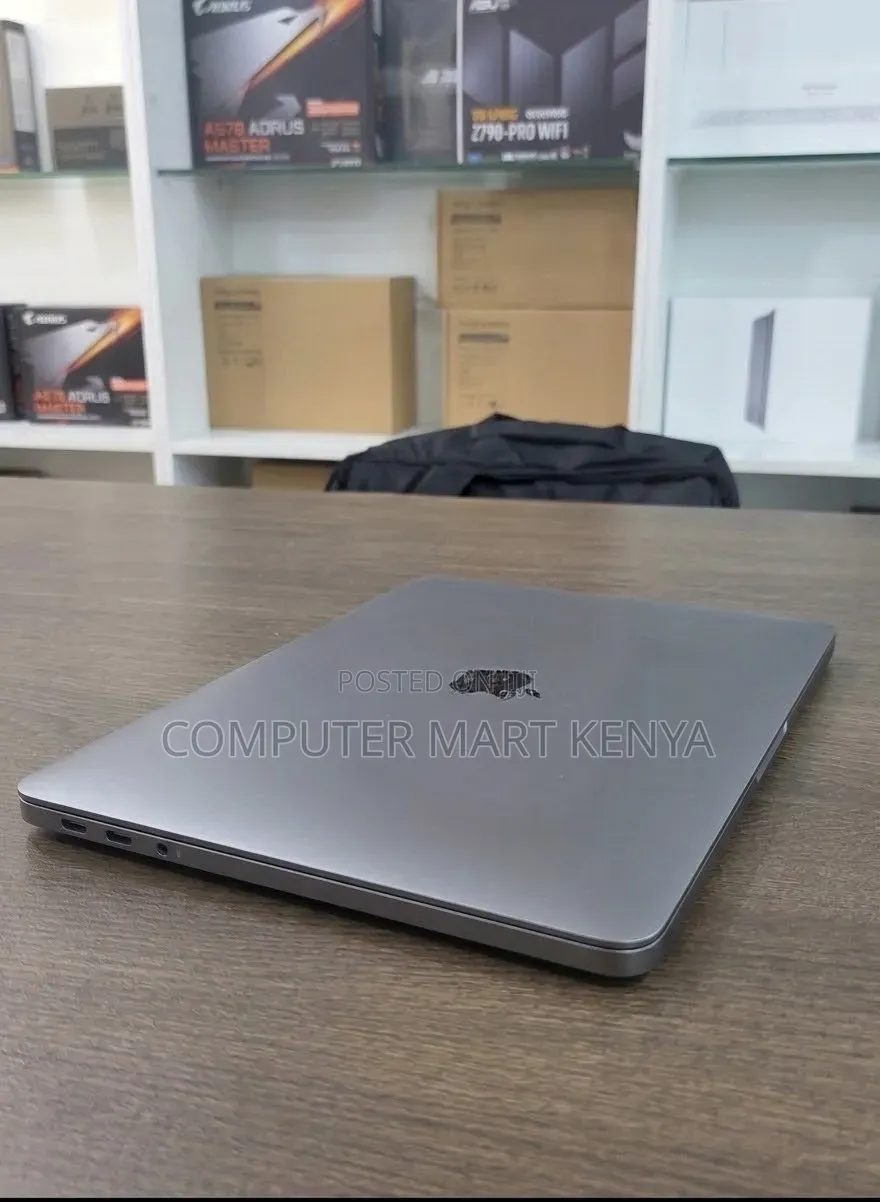 New Laptop Apple MacBook Pro 2018 16GB Intel Core i5 SSD 512GB